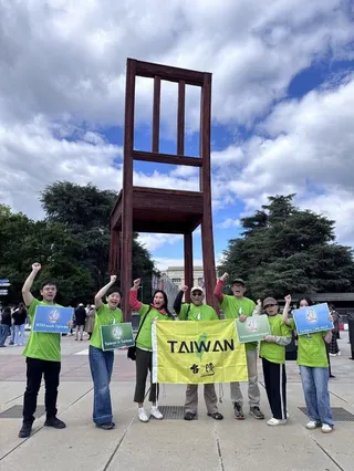 多個來自台灣與美洲的民間團體也在日內瓦國際廣場發聲抗議，不論美國對於WHO的態度...