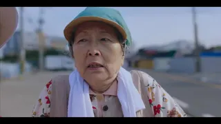 金英玉雖在螢幕上總是以慈祥、樂觀的長輩形象示人，曾出演《海岸村恰恰恰》、《魷魚遊戲》、《歡迎來到王之國》等無數爆款作品，但她的戲外人生卻充滿波折與考驗。（圖／Netflix提供）