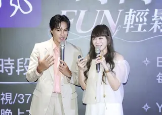 孫其君與溫筱鴻聊時尚。（圖／記者田俊彥攝影）