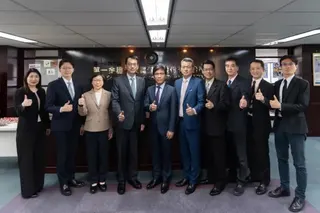 ▲金管會主委彭金隆今（18）日視察亞洲資產管理中心高雄資產管理專區。（圖／金管會提供）