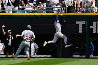 MLB(影)／不忍了！PCA遭女球迷狂嗆後當場回擊 芝加哥內戰變垃圾話大戰
