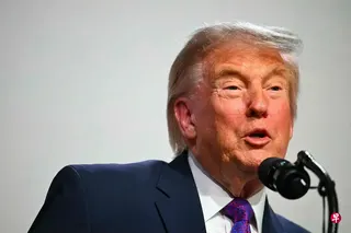 特朗普说，卡塔尔、沙特、阿联酋领导人要求他推迟恢复打击伊朗。 （法新社）