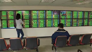 台股開工日慘摔破千點！巴逆逆急PO圖「一片慘綠」祈禱：阿彌陀佛