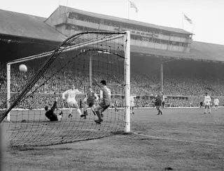 Alfrédo Di Stéfano scores for Real during their thrashing of Eintracht Frankfurt in the 1960 European Cup final
