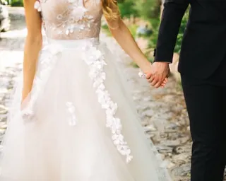 Cropped picture of couple on wedding day.
