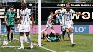 Bambase Conte and David Mokwa celebrate a goal in Elversberg's largely white kit, with thin white lines on the shirt