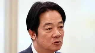 賴清德身穿西裝的特寫照
