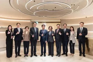 ▲金管會主委彭金隆今（18）日視察亞洲資產管理中心高雄資產管理專區。（圖／金管會提供）