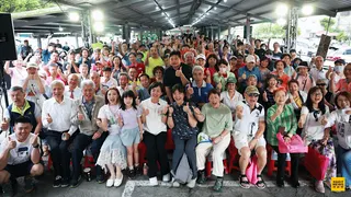新北市議員陳乃瑜16日於深坑萬福福德宮舉辦《瑜你一起迎回新北》蘇巧慧陳乃瑜座談會，現場氣氛熱烈、座無虛席。（劉祐龍攝影）
