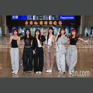 洋基女孩6名我國籍隊員Ann、璇璇、芮妮、飛飛、一暄、小雲今天搭乘華航班機前往美國，將在美國職棒大聯盟（MLB）洛杉磯天使隊主場的「台灣日」演出。記者黃仲明／攝影