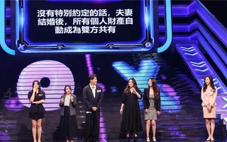 鄭亦真（左起）、李夢純、張家睿、李又汝、白家綺、朱楚文針對夫妻財產題，兩邊吵成一團。（公視提供）