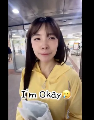 李多慧 就醫後仍對鏡頭喊「I’m okay」。（臉書）