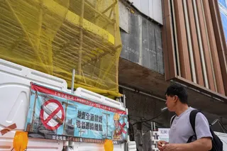 Currently, smoking in an outdoor area of a construction site is only illegal if it occurs near flammable materials. Photo: Eugene Lee