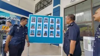 真是服装店宣传搞事！黑衣人深夜街头燃照明弹快闪 警逮捕15人助查