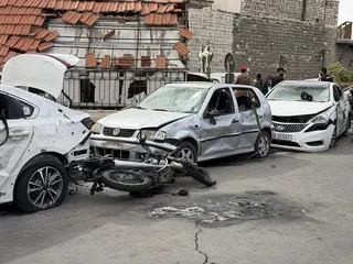 Syrian soldier killed, others injured in car bombing in Damascus