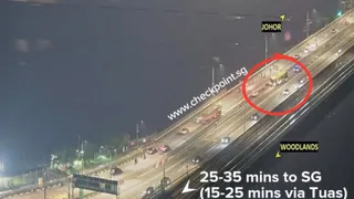 新柔长堤发生车祸 阻碍两条车道通行