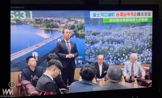 推廣團拜會河口湖町-於山梨縣當地夜間新聞露出。（圖/中市府觀旅局提供）