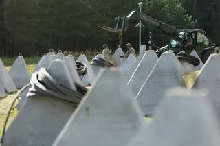 烏軍在邊界使用「龍牙」防止白俄軍隊進攻。   圖：翻攝自 X