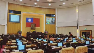 彰化縣議會今日開議，縣長王惠美進行施政報告，說明捷運、高架化、產業園區及社福政策推動進度，展現縣政整體發展藍圖。（記者陳雅芳攝）