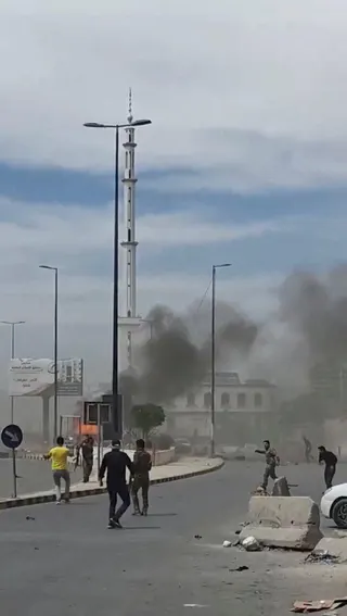 敘利亞首都大馬士革19日傳出爆炸，舊城區一輛汽車陷入火海。（路透）