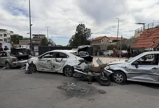 Syrian soldier killed, others injured in car bombing in Damascus