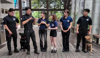 啦啦隊(影)／韓籍啦啦隊女神化身「最美警花」！睦那京苦練台語臨檢員警全暈了