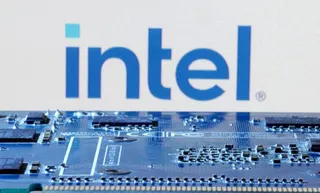 日媒報導，英特爾（Intel）正敦促PC客戶採用它最先進18A製程所生產的中央處...