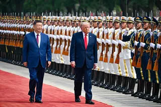 上周，美国总统特朗普与中国国家主席习近平在北京人民大会堂外共同检阅了仪仗队。