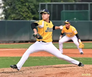 中信兄弟先發投手游竣宥。(資料照，記者李惠洲攝)