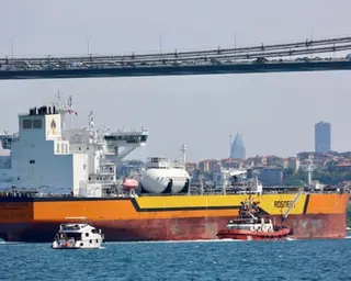 An oil tanker transiting the Bosphorus