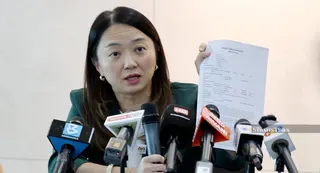 Minister in the Prime Minister’s Department (Federal Territories) Hannah Yeoh with police reports lodged over allegations linked to Taman Segar issues. PIC BY NSTP/MOHD FADLI HAMZAH