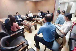 南港分局洪漢周分局長報告本屆選舉轄內各級候選人參選情形及防制賄選、暴力介入選舉作為。警方提供