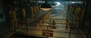 《鬼入獄》全片有高達95%都是監獄場景，導演喬可安華帶領美術團隊投入大量心力打造逼真場景。（金盞花大影業提供）