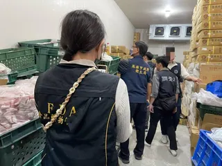 橋頭地檢署指揮衛生局、高雄市調處、高雄市刑大等單位前往柏昇公司搜索，查獲逾期肉品...