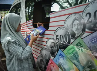 外媒称，加强大宗商品出口管控的一个潜在好处是能最大限度增加外汇流入，从而支撑印尼盾汇率。（法新社档案照）