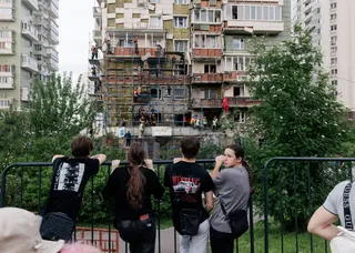 俄罗斯城市正日益暴露在乌克兰无人机的威胁之下。周日，俄罗斯泽列诺格勒市一栋居民楼遭袭。