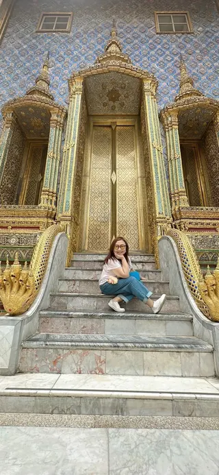 鄭怡與友人前往泰國旅遊險遭詐騙。（圖／翻攝自鄭怡臉書）