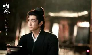 “古装男神”杨洋主演的《雨霖铃》5月13日开播后，热度登顶猫眼剧集热度周榜。 （取自剧集微博）