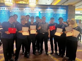 Embargo20/5，6pm各报同步上网／陆兆福出席铁技能培训计划毕业典礼