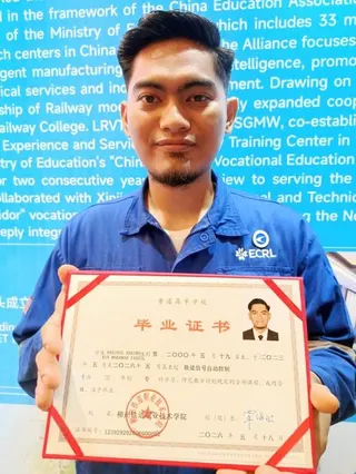 Embargo20/5，6pm各报同步上网／陆兆福出席铁技能培训计划毕业典礼