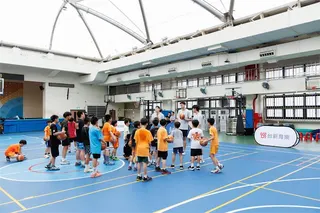 籃球(影)／一支球隊改變一座城市！凱撒基隆黑鳶深耕校園 為在地孩子種下籃球夢