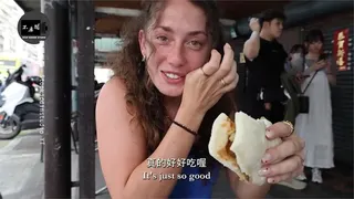台式漢堡太迷人！ 加國正妹首嚐刈包「好吃到落淚」