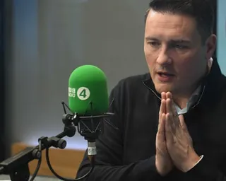 Wes Streeting, in front of a Radio 4 mic, clasps his hands together.