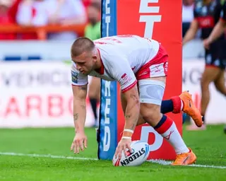 Mikey Lewis completes his hat-trick for Hull KR.