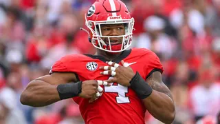 Georgia Bulldogs linebacker Nolan Smith running on football field during game