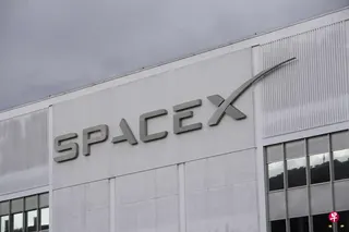 SpaceX去年全年营收187亿美元，高于2024年的140亿美元，但公司也由2024年的净利7亿9100万美元，转为去年净亏49亿4000万美元。 （法新社）