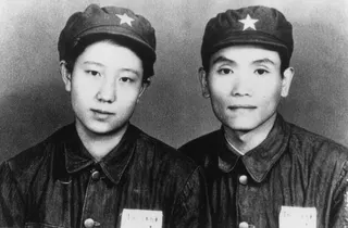 1949年，新婚的夏德鸿和丈夫张守愚身着共产党军装，踏上了前往四川的漫长旅程。