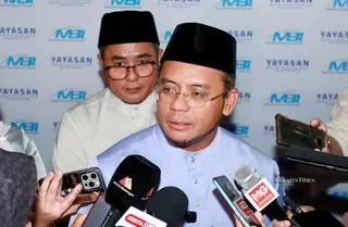 Selangor Menteri Besar Selangor Datuk Seri Amirudin Shari speaking to reporters after launching the Selangor People’s Tuition Programme (PTRS) and Didik Kasih Programme (PDK) 2026 at Dewan Raja Muda Musa in Section 7, Shah Alam. NSTP/FAIZ ANUAR