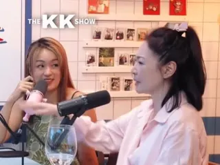 王俐人（右）上網紅百靈果的Podcast節目《The KK Show》。翻攝百靈果News