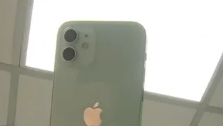 有網友表示iPhone「自動填寫」選項，其中包含「掃描文字」功能，可將鏡頭拍攝到的文字內容直接轉換並插入對話框，完全無需手動輸入。（示意圖／中天新聞）